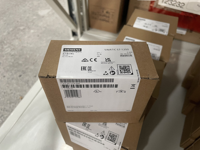 6ES7222-1HH32-0XB0-5.JPG